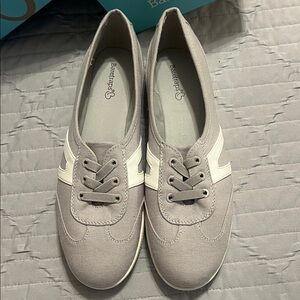 New BareTraps Women's 9M Shoes Gray and White Sneakers tennis flats